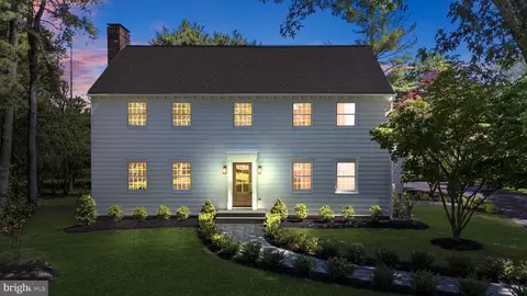 4 Scudder Ct, Pennington, NJ 08534