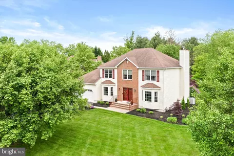 2 Country Meadow Ct, Robbinsville, NJ 08691