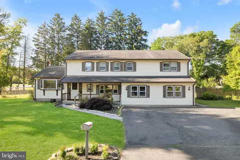 2 Rocky Brook Rd, Cranbury, NJ 08512