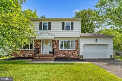 4 Wesleyan Dr, Hamilton, NJ 08690