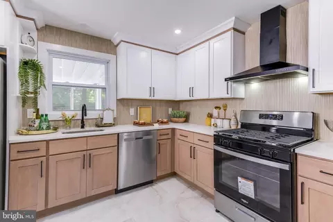 7 Gwendolyn Dr, Ewing, NJ 08638