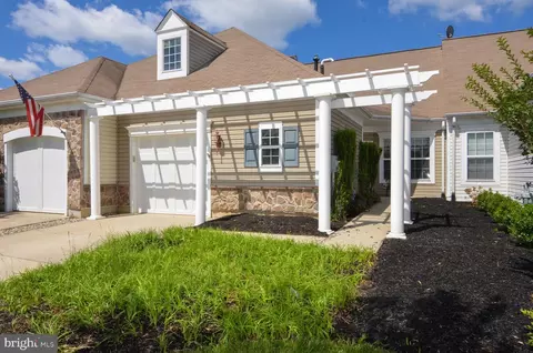 142 Sparrow Dr, Hamilton, NJ 08690