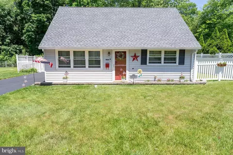 1016 Terrace Blvd, Ewing, NJ 08618