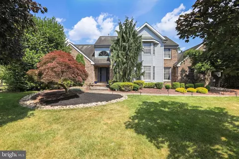 5 Glacier Dr, Princeton Junction, NJ 08550
