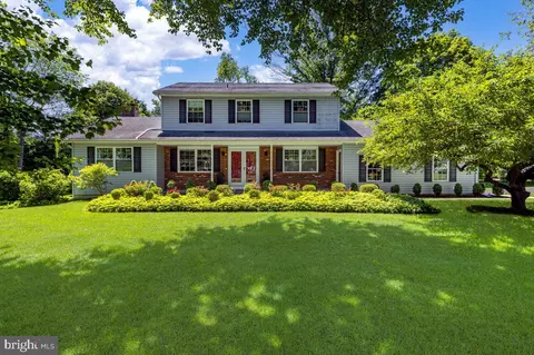19 Woodlane Rd, Lawrenceville, NJ 08648