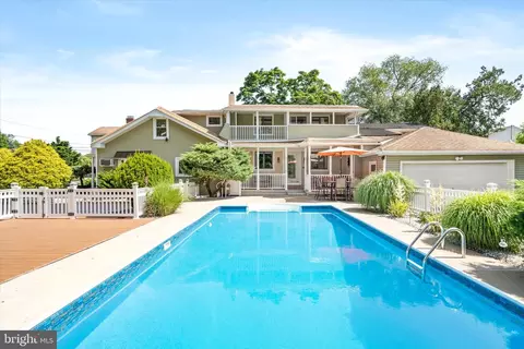 15 Douglas Ave, Hamilton, NJ 08619