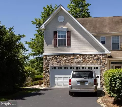 47 Haddon Ct, Pennington, NJ 08534