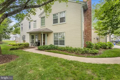 17 Heath Ct, Princeton, NJ 08540
