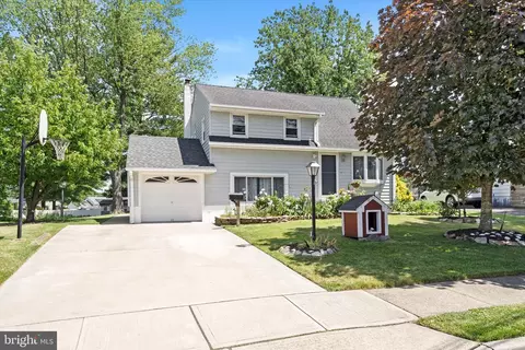 23 Braver Dr, Hamilton, NJ 08610