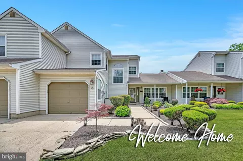 6 Evergreen Dr, Hightstown, NJ 08520