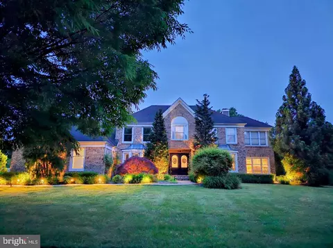 28 Sapphire Dr, Princeton Junction, NJ 08550