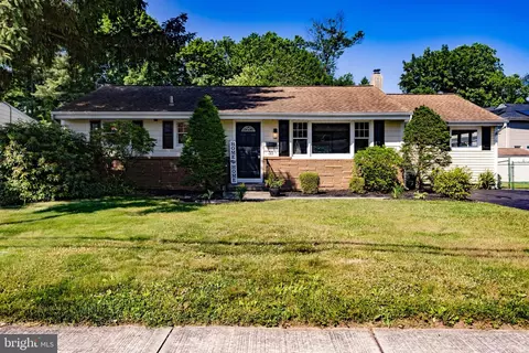 35 Sunset Blvd, Hamilton, NJ 08690