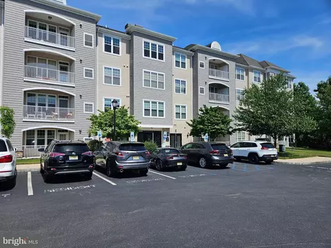 225 Masterson Ct, Ewing, NJ 08618