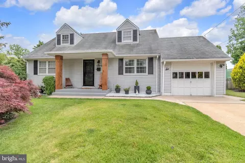 6 Sandy Ln, Hamilton, NJ 08610
