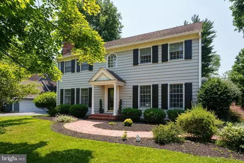 16 Scudder Ct, Pennington, NJ 08534