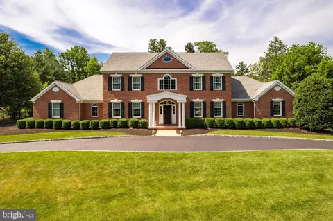 13 Buckingham Dr, Princeton, NJ 08540