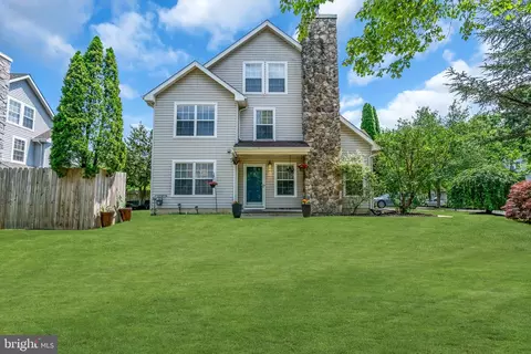 17 Haymarket Ct, Cranbury, NJ 08512