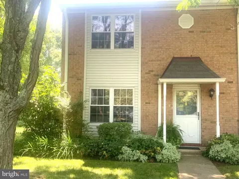 21 Jasmine Ct, Lawrenceville, NJ 08648