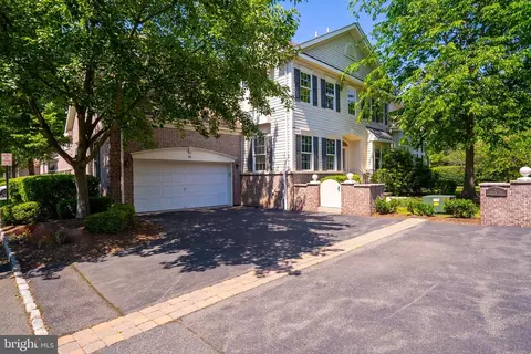 64 Schindler Ct, Lawrence, NJ 08648