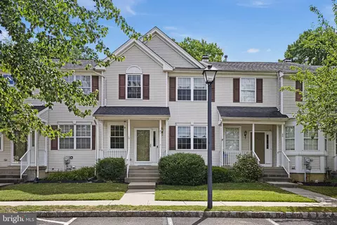 21 Hadley Dr, Robbinsville, NJ 08691