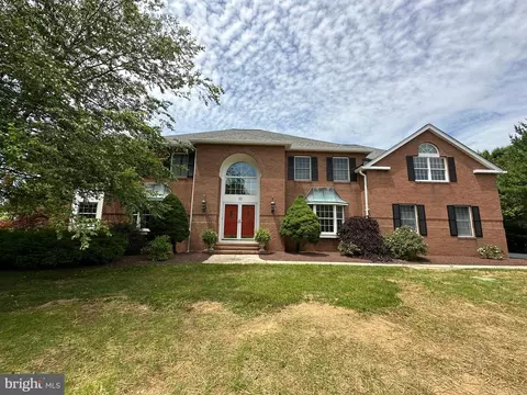 10 Taunton Ct, Princeton Junction, NJ 08550