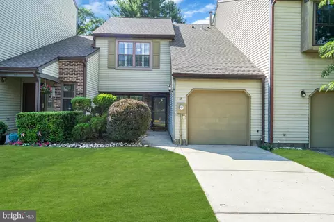 18 Charlene Ct, Robbinsville, NJ 08691