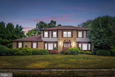 18 Ronit Dr, Ewing, NJ 08628