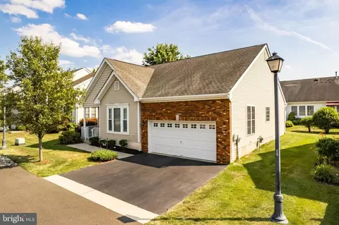 24 Mockingbird Dr, Hamilton, NJ 08690