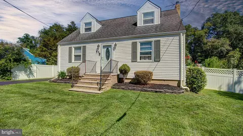 55 Woodside Ave, Hightstown, NJ 08520