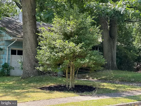 19 Glen Stewart Dr, Ewing, NJ 08618