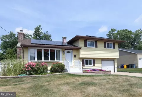 19 Cannon Dr, Hamilton, NJ 08690