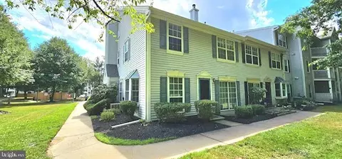 69 Cheverny Ct, Hamilton, NJ 08619