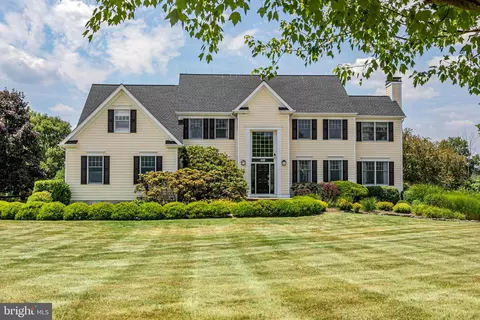 21 Willow Creek Dr, Pennington, NJ 08534