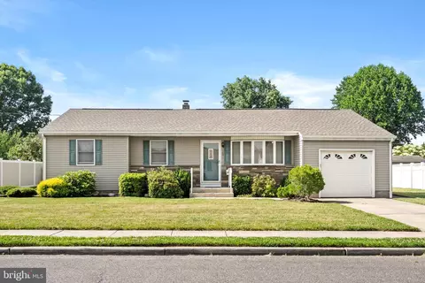 163 Maple Shade Ave, Hamilton, NJ 08690