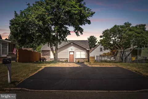 71 Loomis Ave, Hamilton, NJ 08610