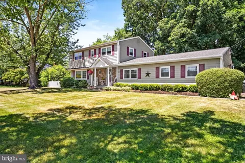8 Exeter Ct, East Windsor, NJ 08520
