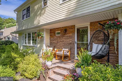 9 Sutton Pl, Hightstown, NJ 08520
