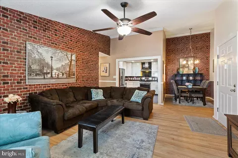 48 Chamberlin Ct, Lawrenceville, NJ 08648
