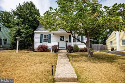 32 Collins Rd, Hamilton, NJ 08619