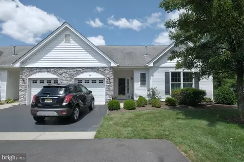 25 Meadowlark Dr, Hamilton, NJ 08690