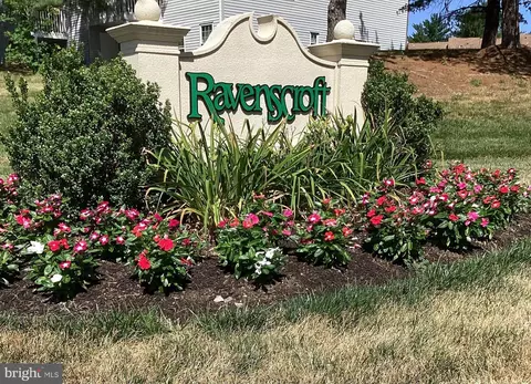 88 Pinewood Dr, Hamilton, NJ 08690