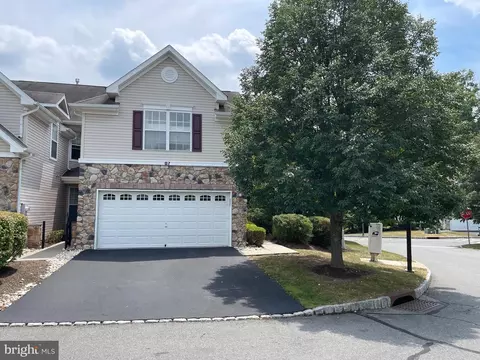 87 Heath Ct #87, Pennington, NJ 08534