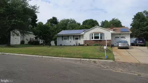 46 Sunset Ave, Hamilton, NJ 08610