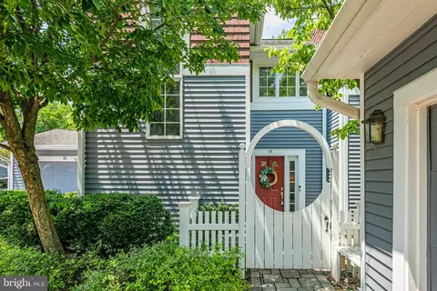 15 Railroad Pl, Pennington, NJ 08534