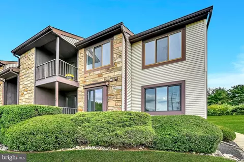41 Bozarth Ct, Hamilton, NJ 08690