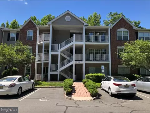 12 Cheverny Ct, Hamilton, NJ 08619