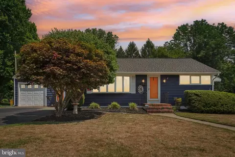 143 Lakedale Dr, Lawrenceville, NJ 08648