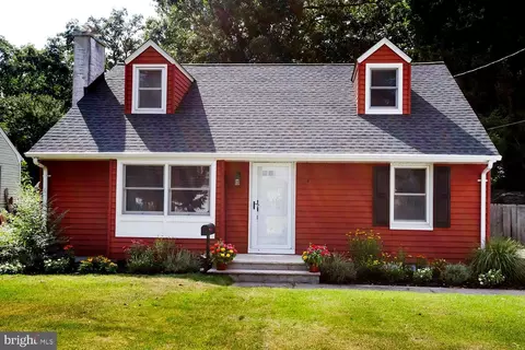 4 Middleton Dr, Hamilton, NJ 08620