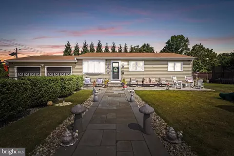 1 Stoneham Rd, Ewing, NJ 08638