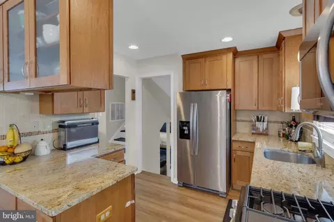 Kitchen - 8 Phaeton Dr, Hamilton, NJ 08690 photo 2 of 4